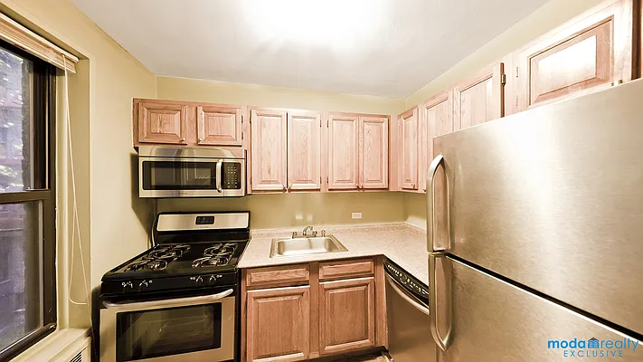 Sold by Moda Realty | media 10