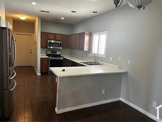 3 bed, 1360 sqft, $2,700 — Photo 2