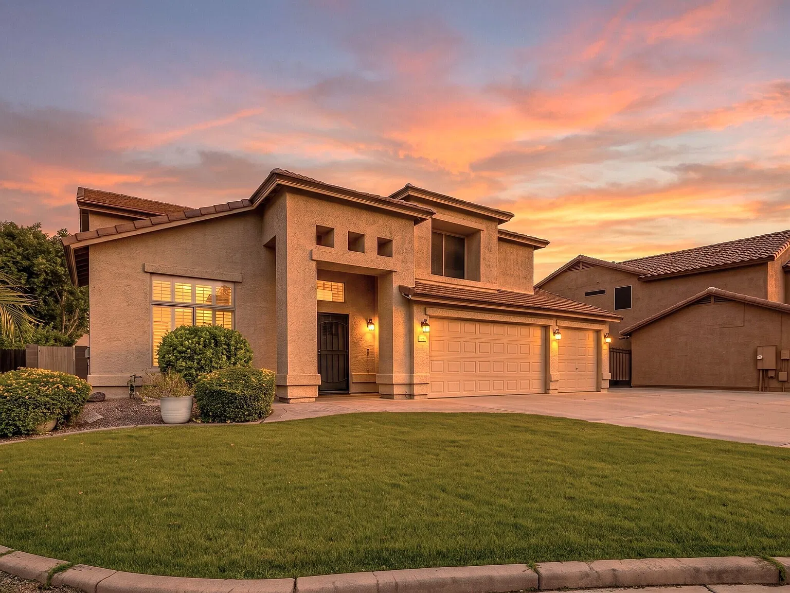 3 bed, 2.5 bath, 2578 sqft, $3,000 — Photo 2
