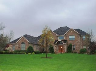 1211 Oak Creek Rd, Mahomet, IL 61853