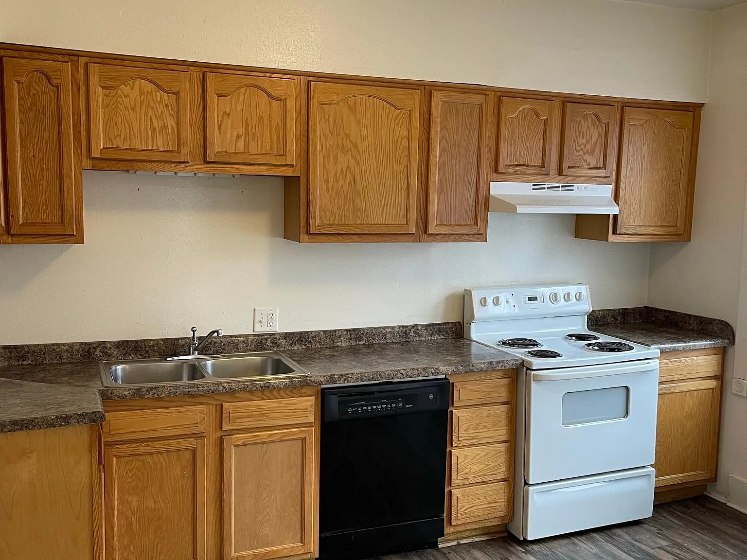 8 bed, 2831 sqft, $5,222 — Photo 3