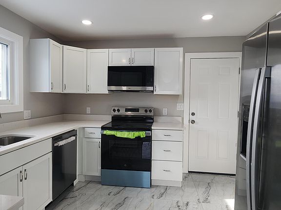 4th image of 640 Woodlawn Ave