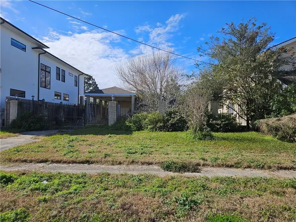 Melody Dr, Metairie, LA 70002