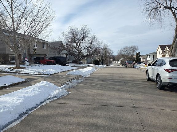 4th image of 10425 Hartman Ave