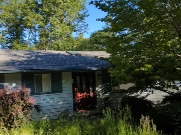 320 Woodlake Dr, Grants Pass, OR 97527