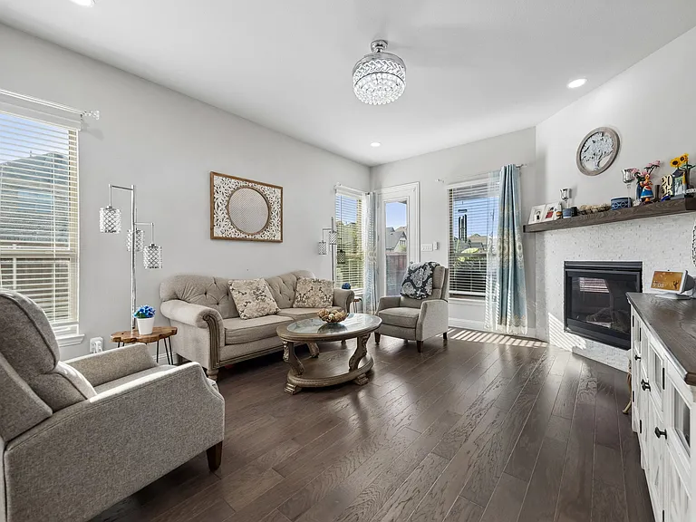 4500 El Paso Dr — Photo 4