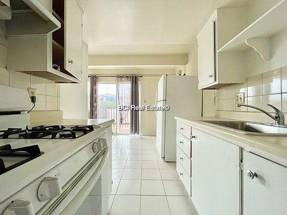 5th image of 575 Villa St #22