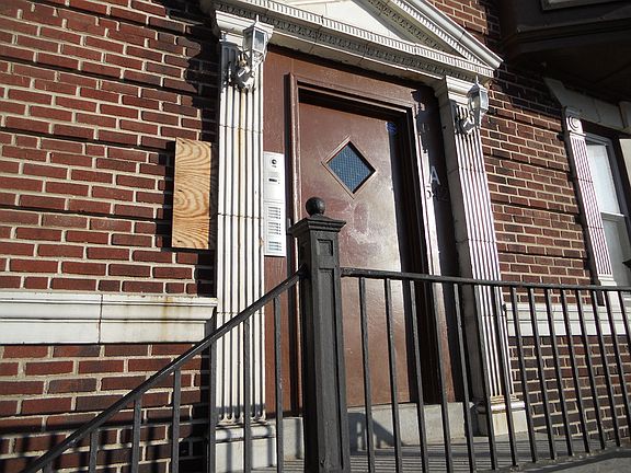 2nd image of 542 W King St APT A1