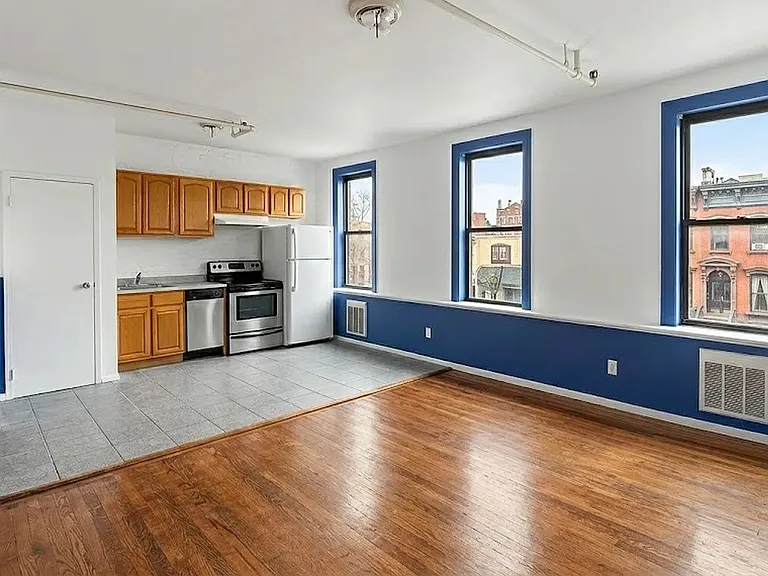 30-59 Steinway St #4C — Photo 1
