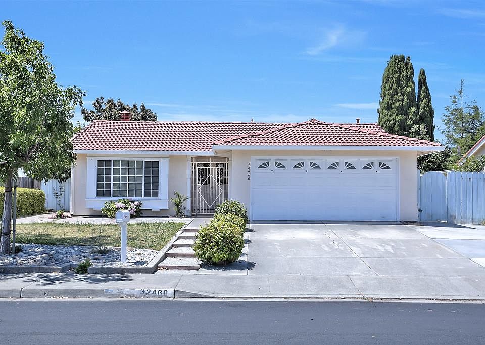 1st image of 32460 Woodland Dr