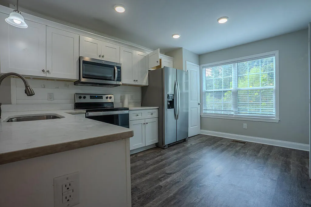 2 bed, 1.5 bath, $1,300 — Photo 3