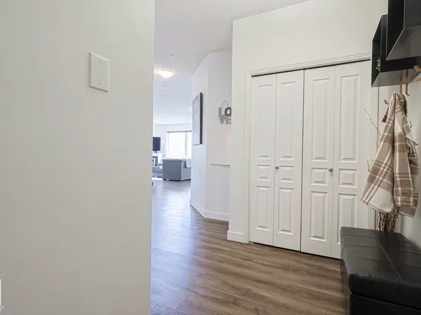 2035 Grantham Ct NW #111, Edmonton, AB T5T 3X4