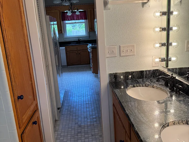 1619 E Mallory St — Photo 16