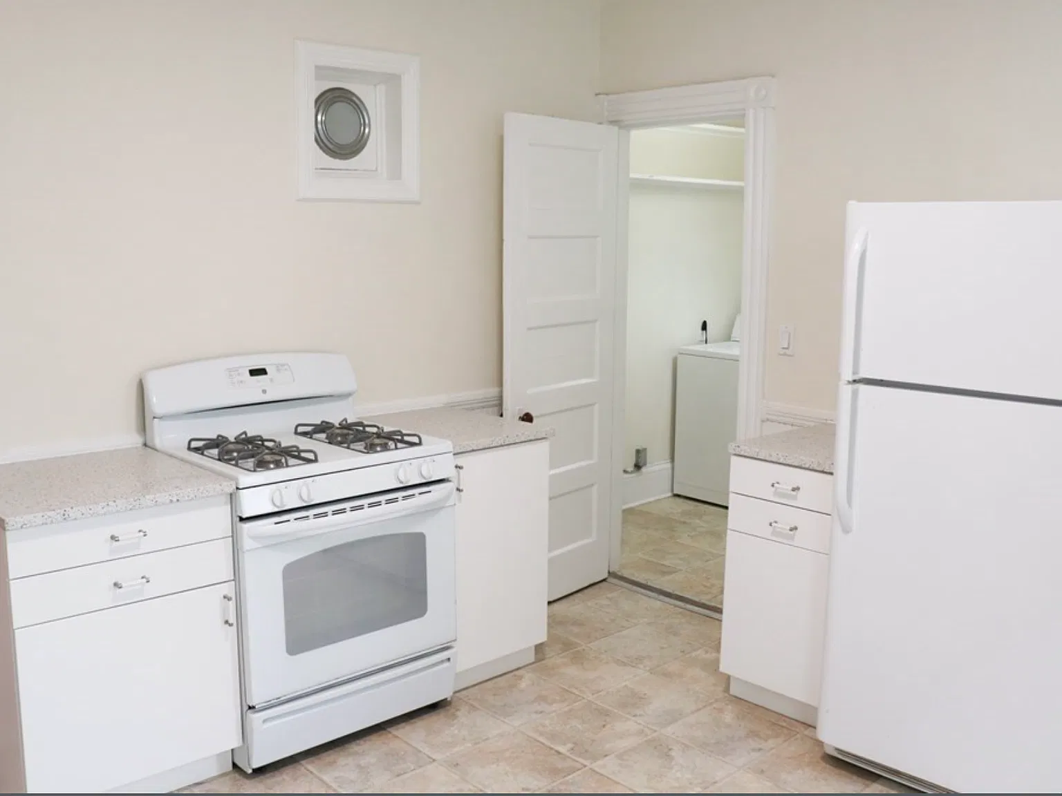 3 bed, 1296 sqft, $2,600 — Photo 3