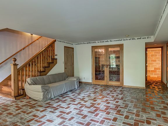 2nd image of 185 W Melchoir Dr S