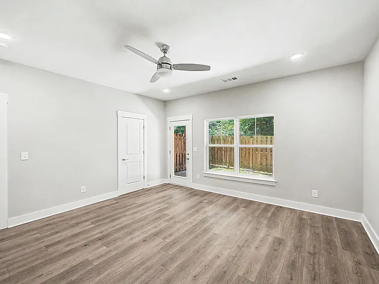221 Stonecrest Cir — Photo 10