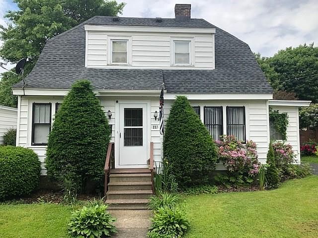1st image of 221 Bowen St