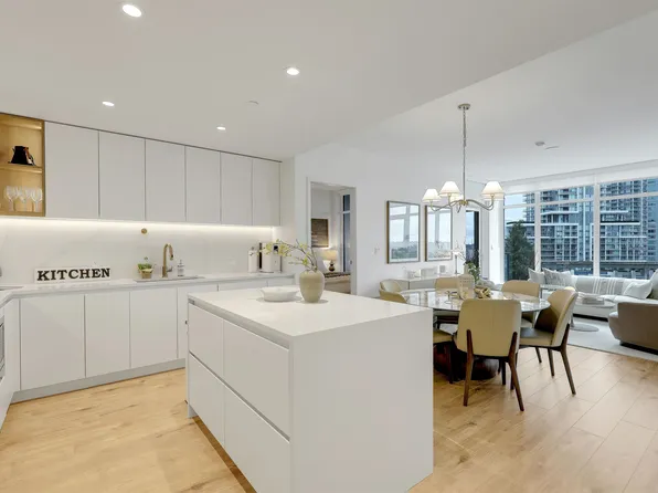 720 Farrow St #606, Coquitlam, BC V3J 0P3