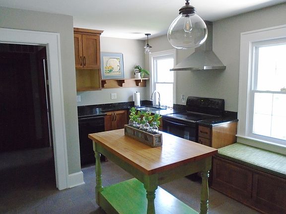 5th image of 576 Pleasant View Rd