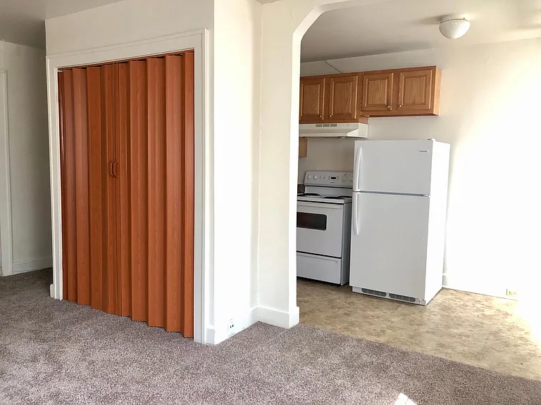 700 Spencer St — Photo 3