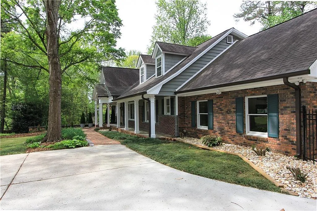 5 bed, 5.0 bath, 4311 sqft, $4,985 — Photo 3