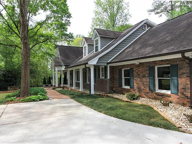 1365 Timberland Dr SE — Photo 3