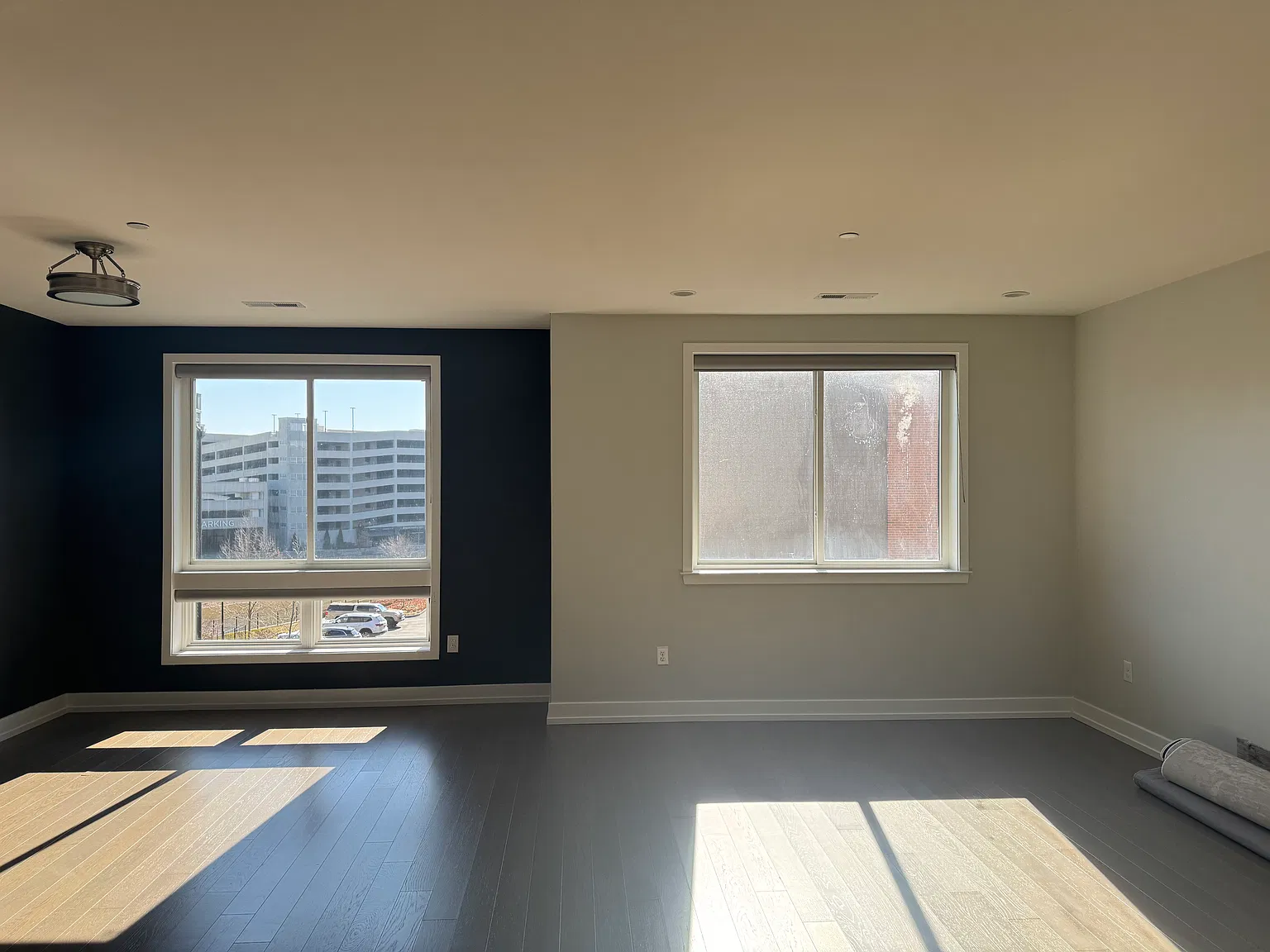 914 Lakeview Ct — Photo 4