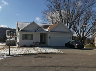 S8065 Maple Park Rd, Prairie Du Sac, WI 53578