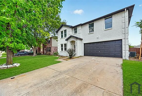 5 bed, 2306 sqft, $3,930 — Photo 4