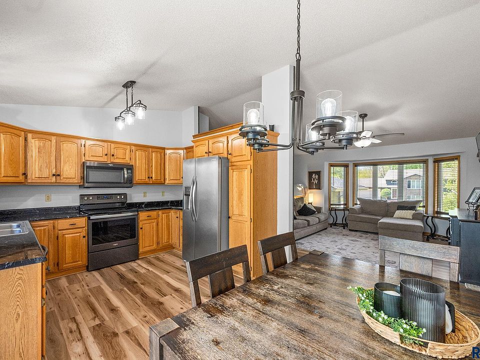 1604 S Hillview Rd, Sioux Falls, SD 57110 | Zillow