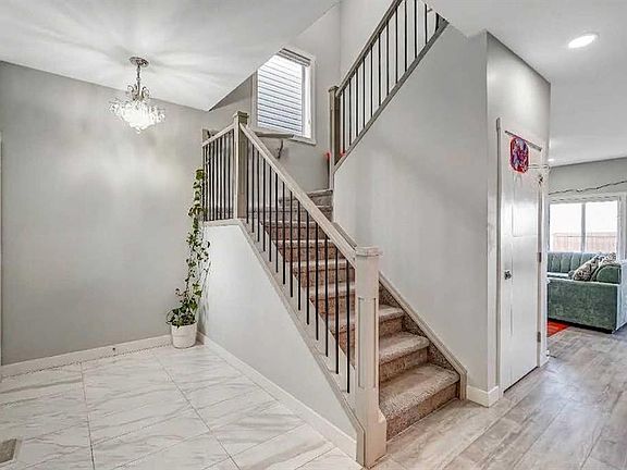 4th image of 349 N Corner Meadows Way NE