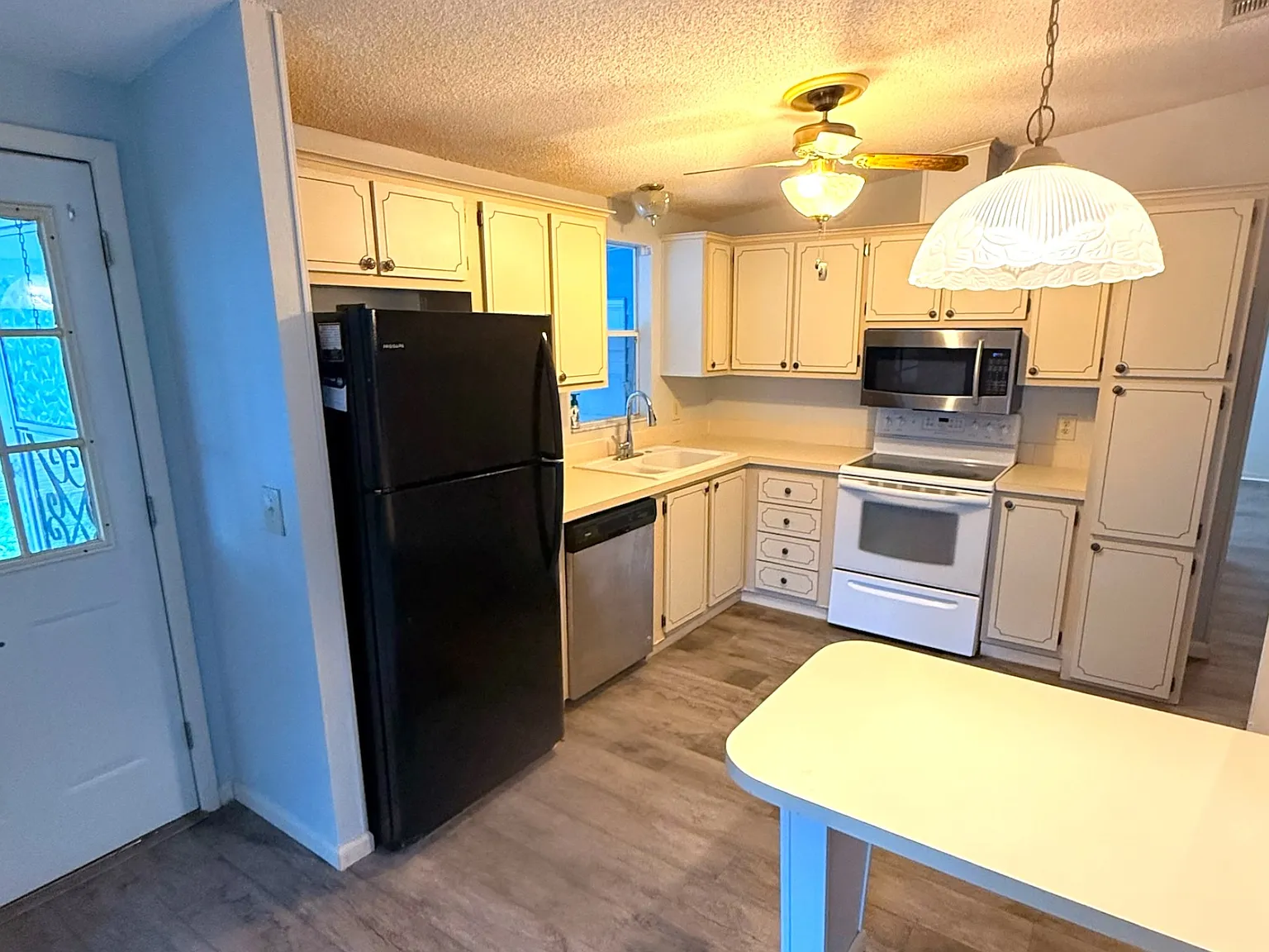 2 bed, 1092 sqft, $1,500 — Photo 2