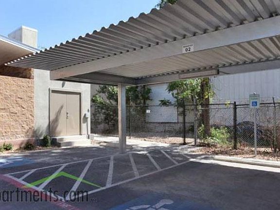 5th image of 1901 S Alamo St
