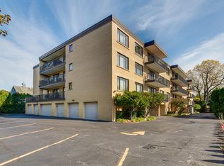 1534 McDaniels Ave APT 2B, Highland Park, IL 60035