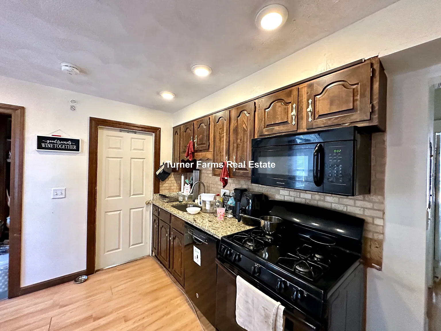 3 bed, 9999 sqft, $3,300 — Photo 1