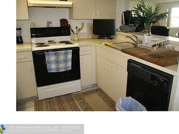 4th image of 13940 SW 91st Ter #13940