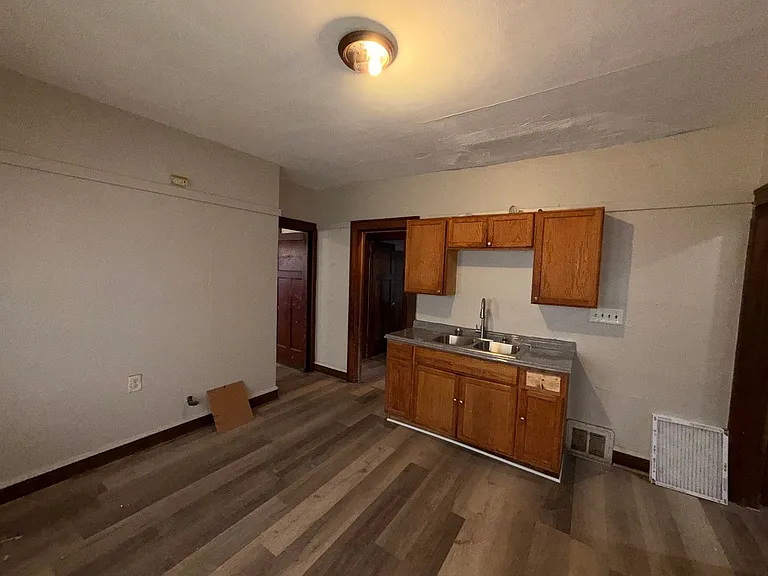 4120-22 W Burleigh St — Photo 8