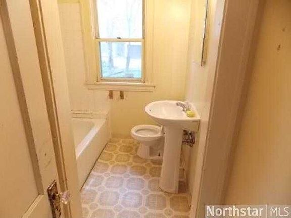 3rd image of 3243 Newton Ave N