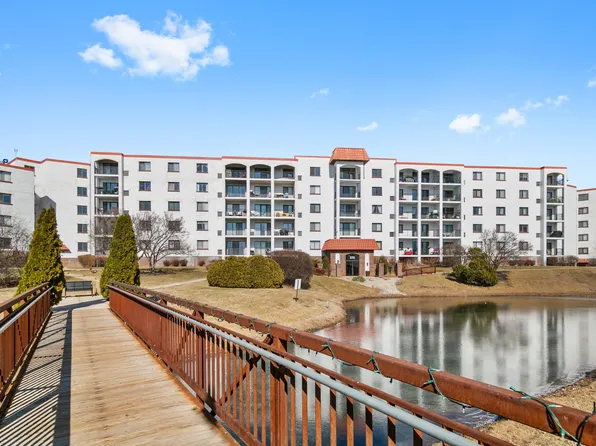 375 Plum Creek Dr #1082, Wheeling, IL 60090
