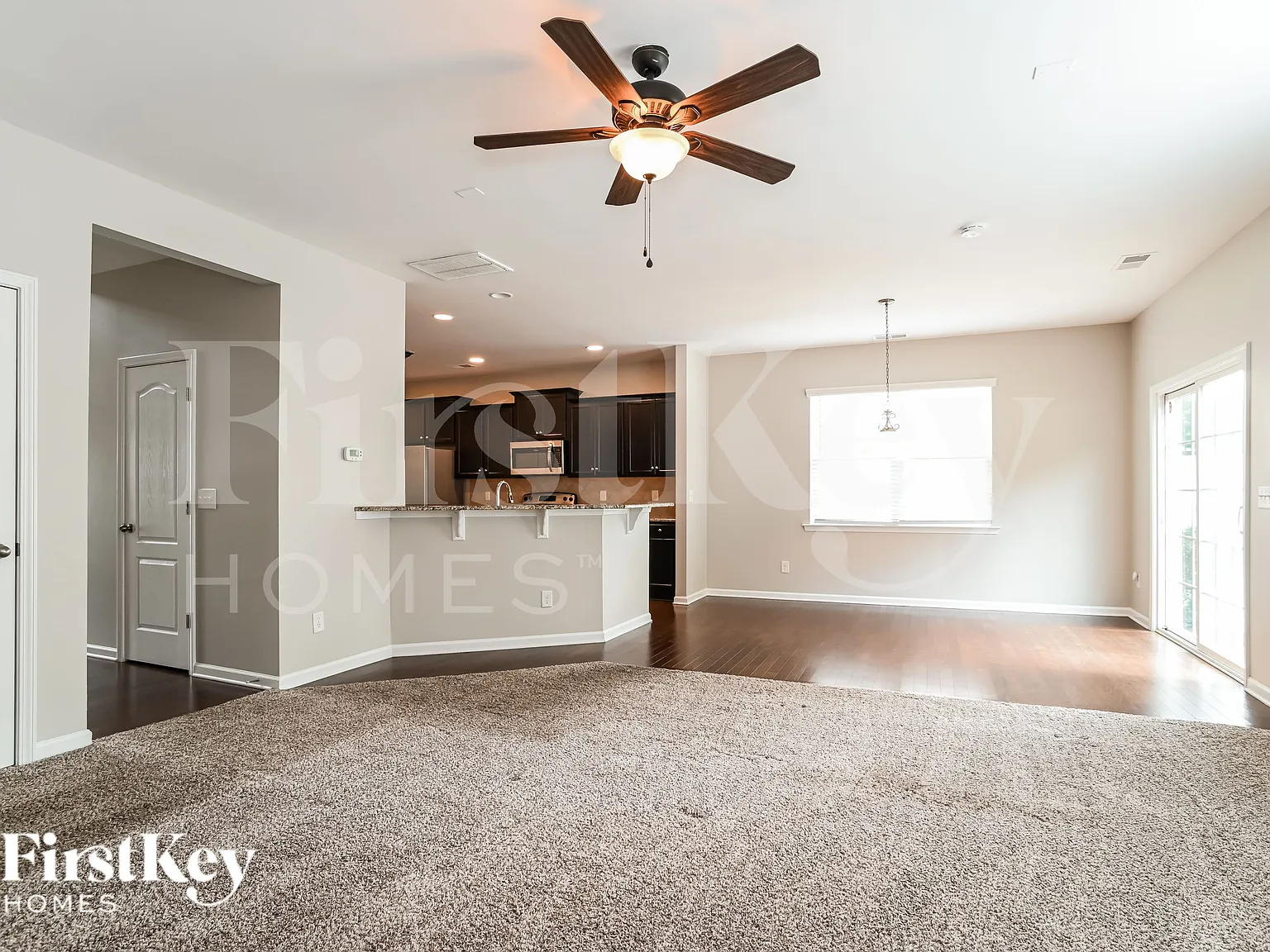 5 bed, 2.5 bath, 2922 sqft, $3,425 — Photo 4