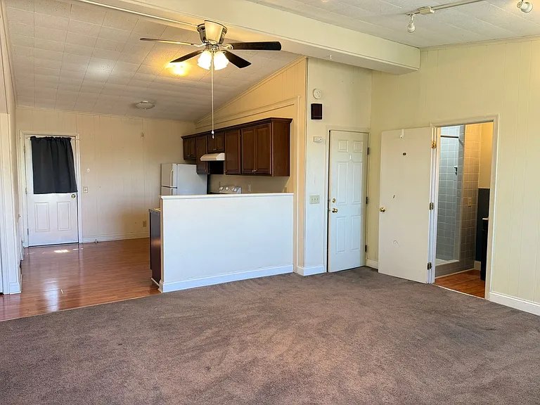 326 N Duke St — Photo 10