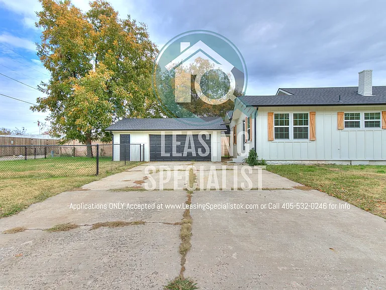 303 E Frank St — Photo 49