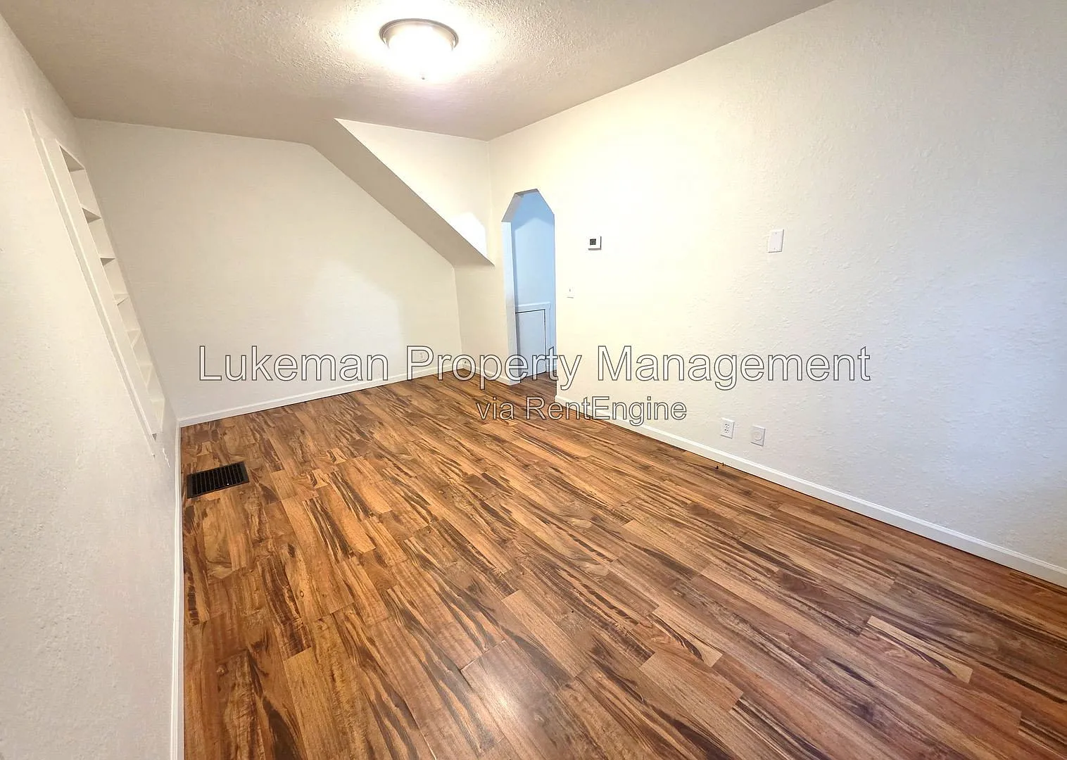 3 bed, 1.5 bath, 1200 sqft, $1,800 — Photo 3