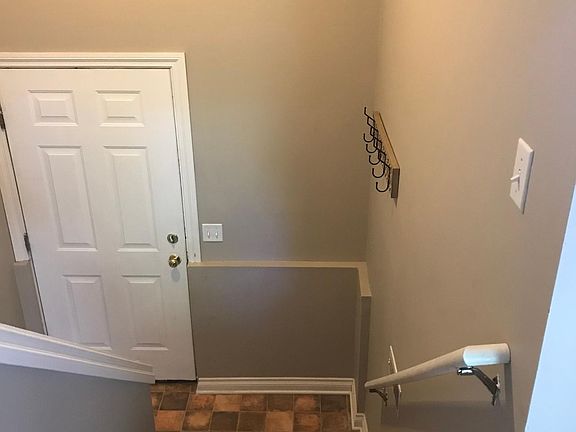 2nd image of 226 W Elm St #226
