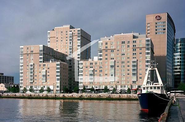 1st image of 1 Park Ln Unit 1105
