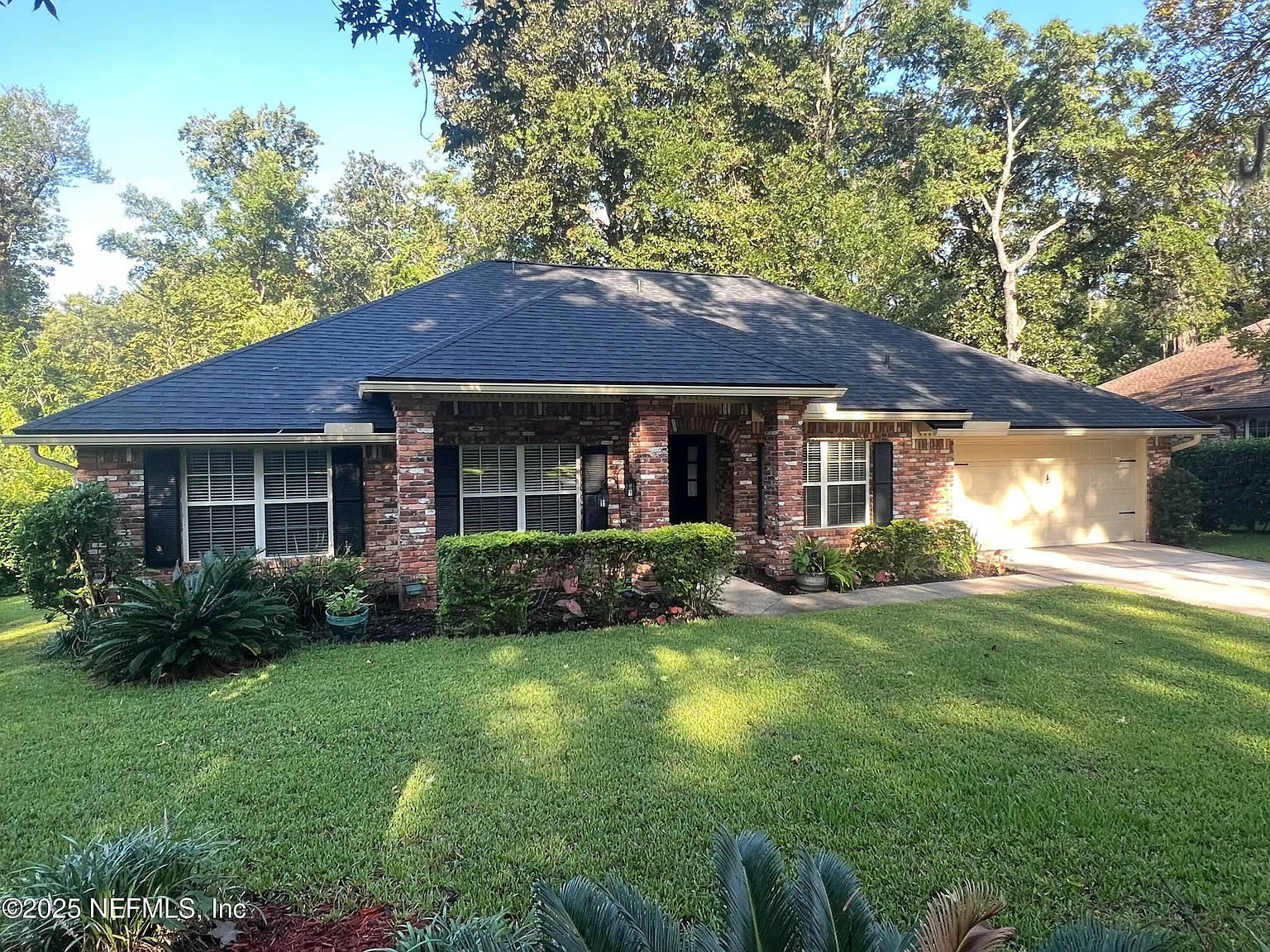 3 bed, 2.0 bath, 2054 sqft, $3,000 — Photo 2