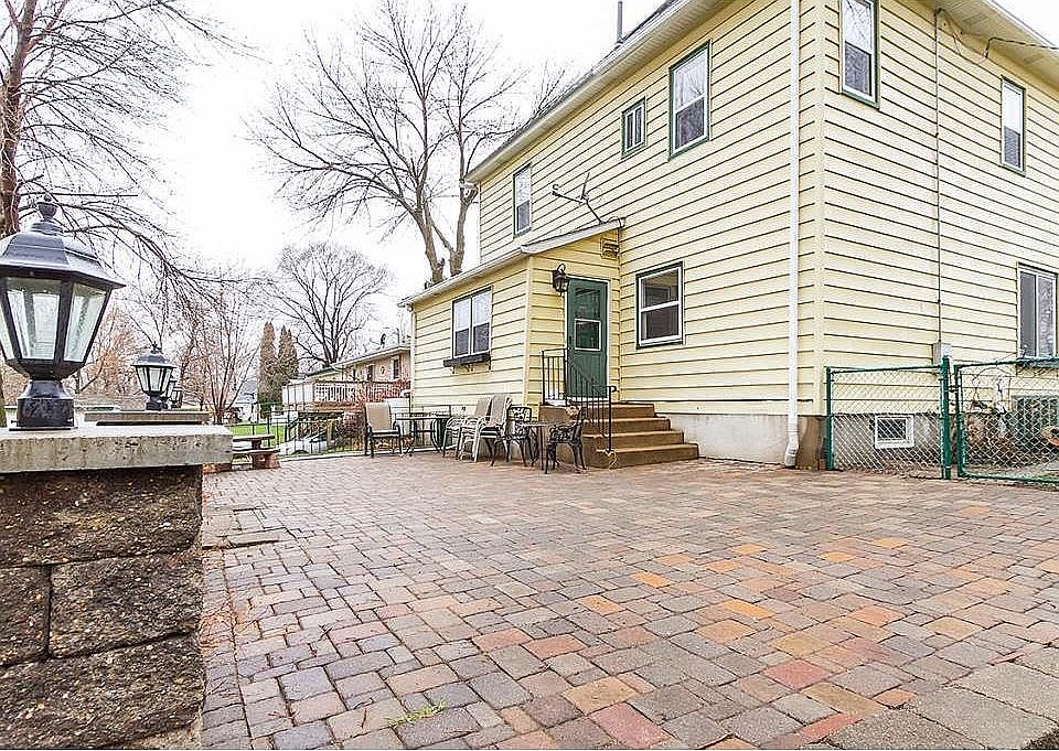 1st image of 212 Boulevard Ave NE