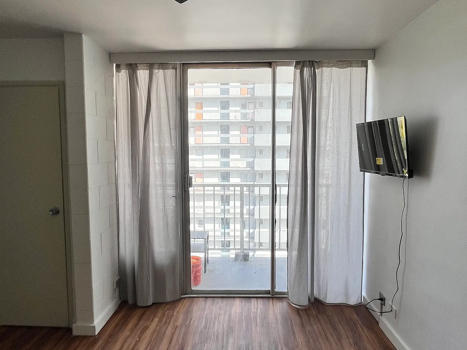 Studio, 235 sqft, $2,100 — Photo 4