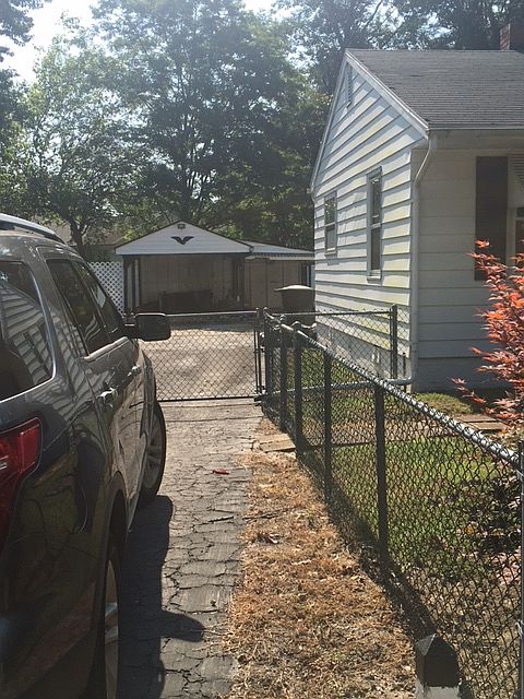 2nd image of 829 Roger St