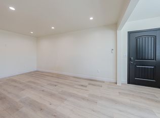7719 Rhodes Ave, North Hollywood, CA 91605
